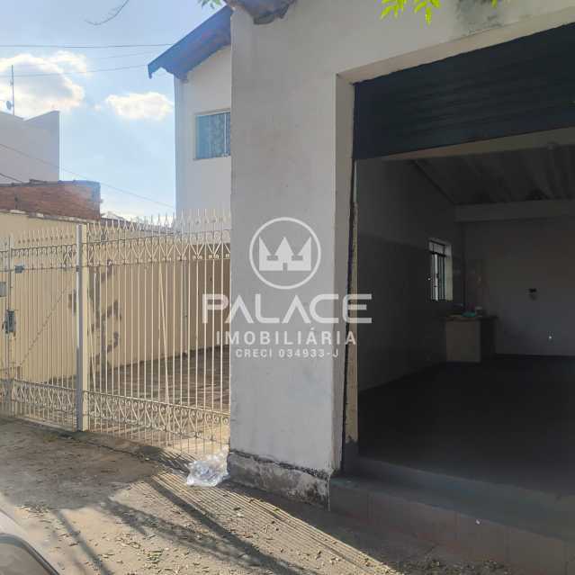 Casa para alugar com 3 quartos, 198m² - Foto 1