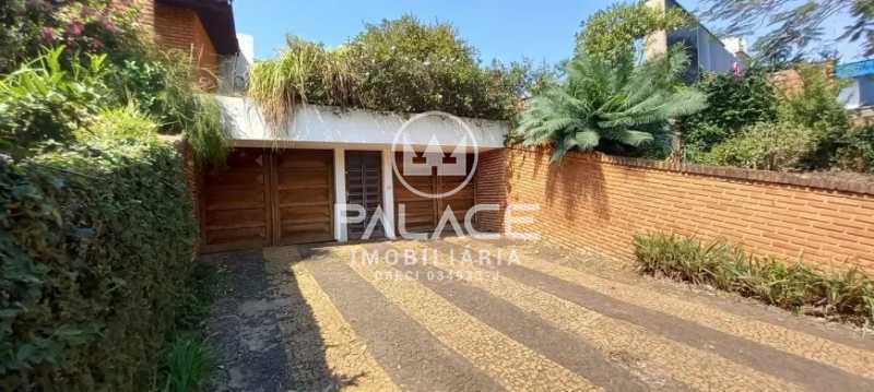 Casa à venda e aluguel com 5 quartos, 401m² - Foto 1
