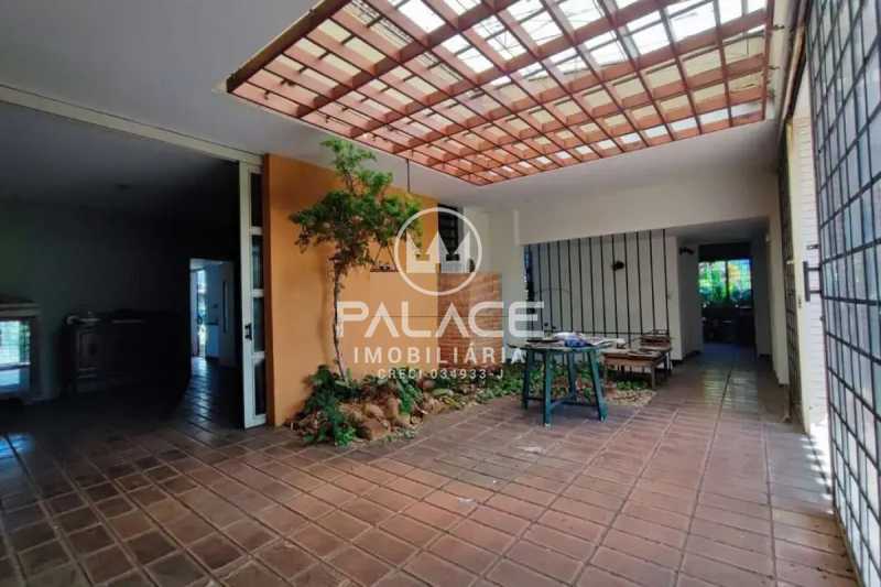 Casa à venda e aluguel com 5 quartos, 401m² - Foto 2