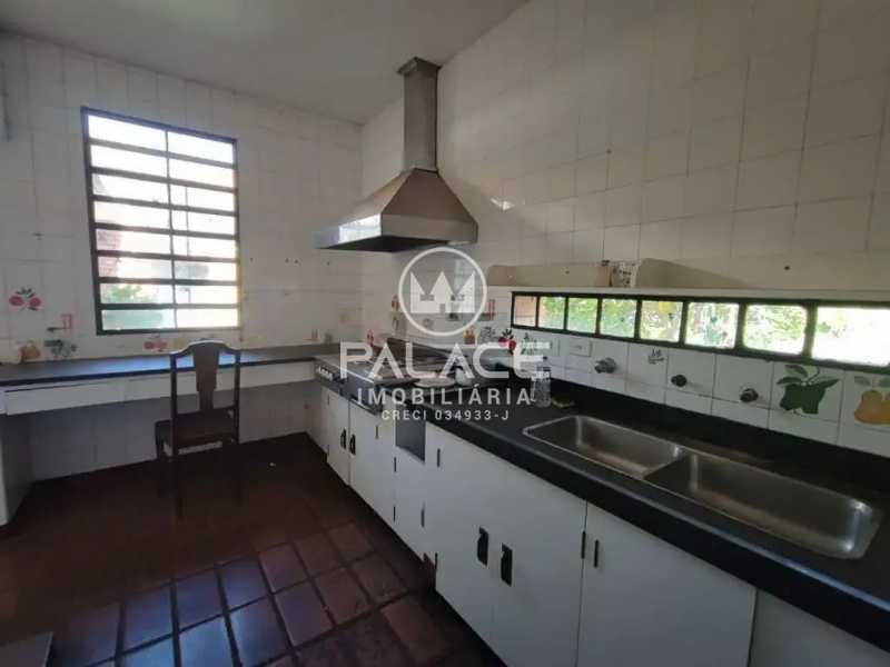 Casa à venda e aluguel com 5 quartos, 401m² - Foto 3