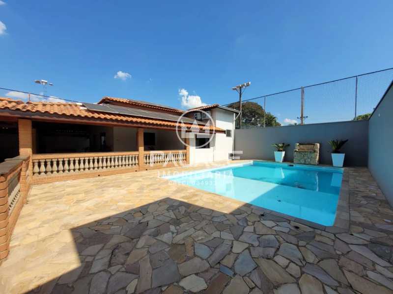 Chácara à venda com 2 quartos, 291m² - Foto 1