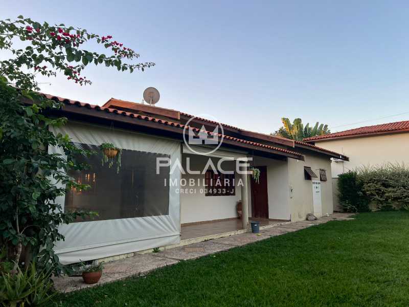 Casa de Condomínio para alugar com 2 quartos, 157m² - Foto 1