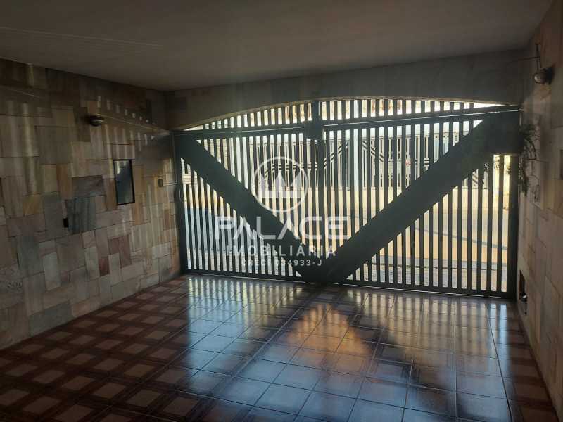 Casa à venda com 3 quartos, 219m² - Foto 2
