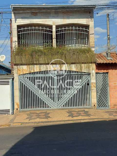 Casa à venda com 3 quartos, 219m² - Foto 1