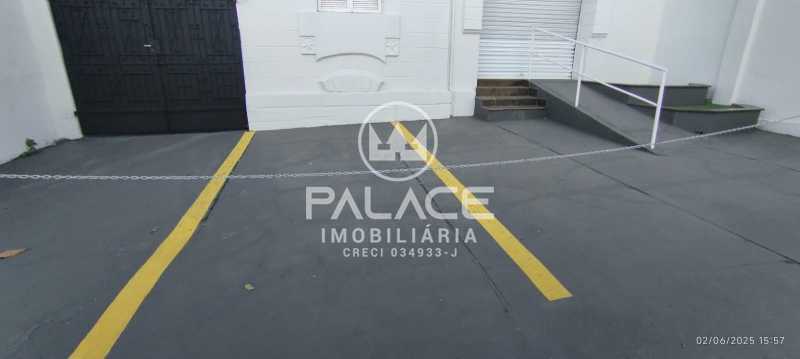 Casa Comercial para alugar com 3 quartos, 200m² - Foto 2
