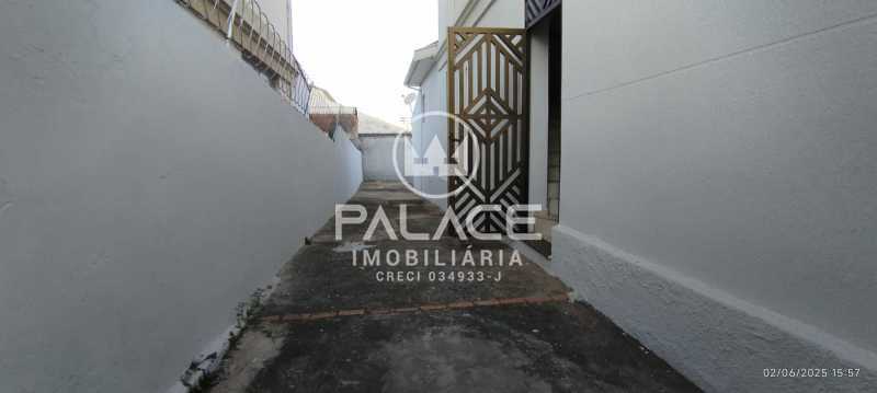 Casa Comercial para alugar com 3 quartos, 200m² - Foto 4
