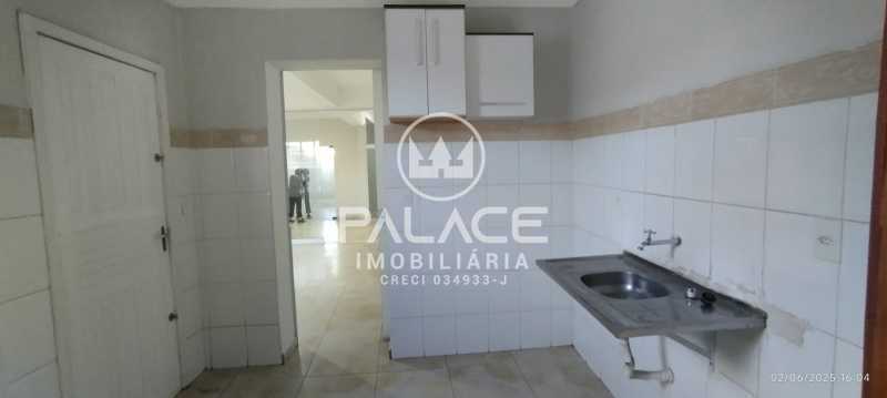 Casa Comercial para alugar com 3 quartos, 200m² - Foto 14