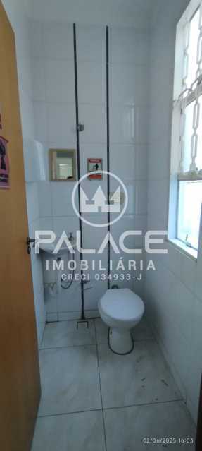 Casa Comercial para alugar com 3 quartos, 200m² - Foto 16