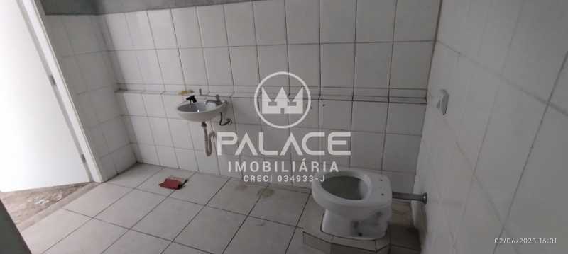 Casa Comercial para alugar com 3 quartos, 200m² - Foto 28