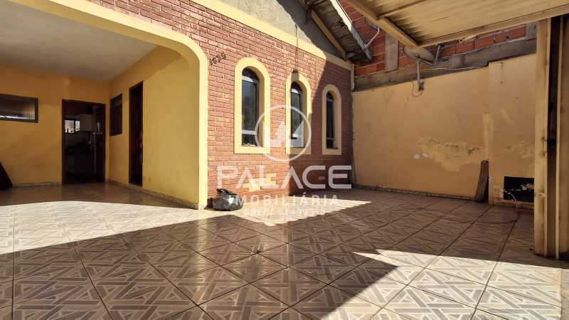 Casa à venda com 3 quartos, 121m² - Foto 1