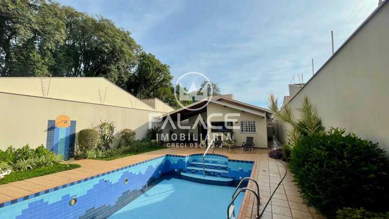 Casa à venda e aluguel com 5 quartos, 480m² - Foto 1