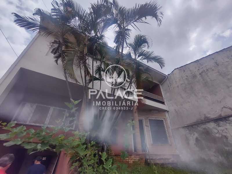 Casa à venda com 3 quartos, 298m² - Foto 1