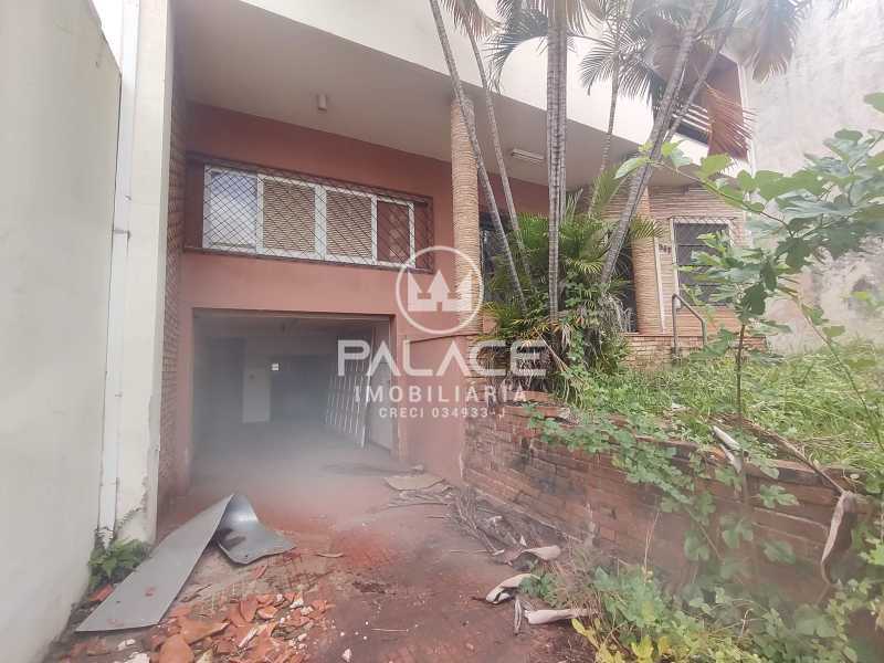 Casa à venda com 3 quartos, 298m² - Foto 2