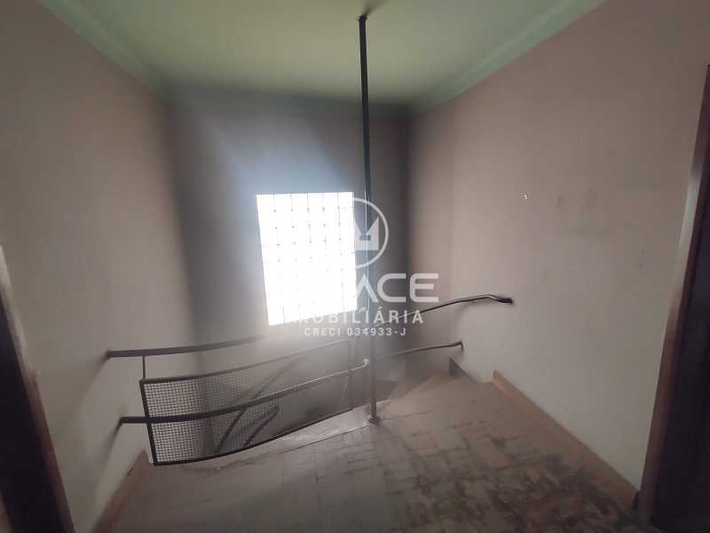 Casa à venda com 3 quartos, 298m² - Foto 11
