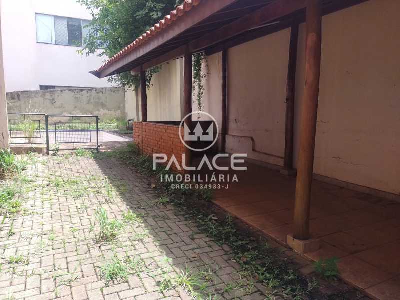 Casa à venda com 3 quartos, 366m² - Foto 1
