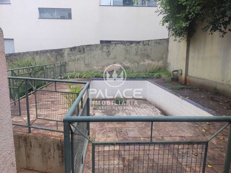 Casa à venda com 3 quartos, 366m² - Foto 2