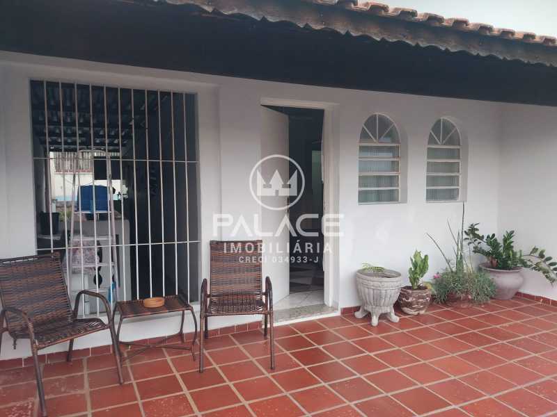 Casa à venda com 2 quartos, 94m² - Foto 1