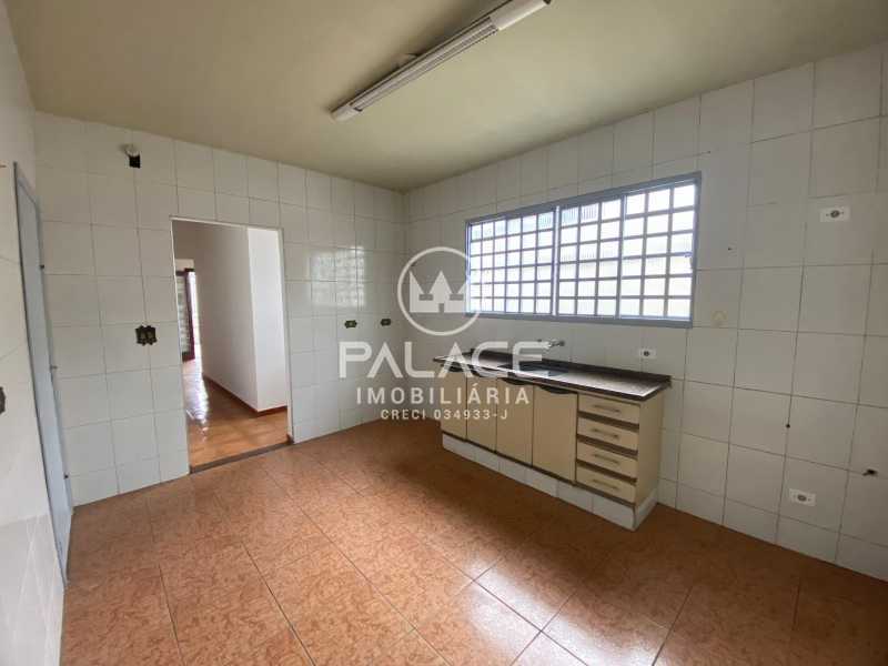 Casa para alugar com 2 quartos, 105m² - Foto 11