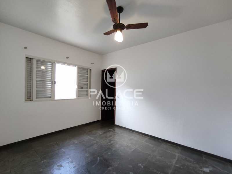 Casa para alugar com 4 quartos, 214m² - Foto 12