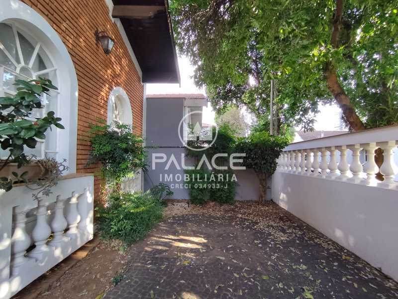 Casa para alugar com 4 quartos, 214m² - Foto 2