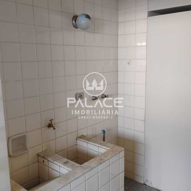 Casa Comercial para alugar com 3 quartos, 433m² - Foto 14