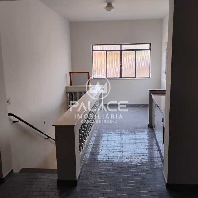 Casa Comercial para alugar com 3 quartos, 433m² - Foto 13