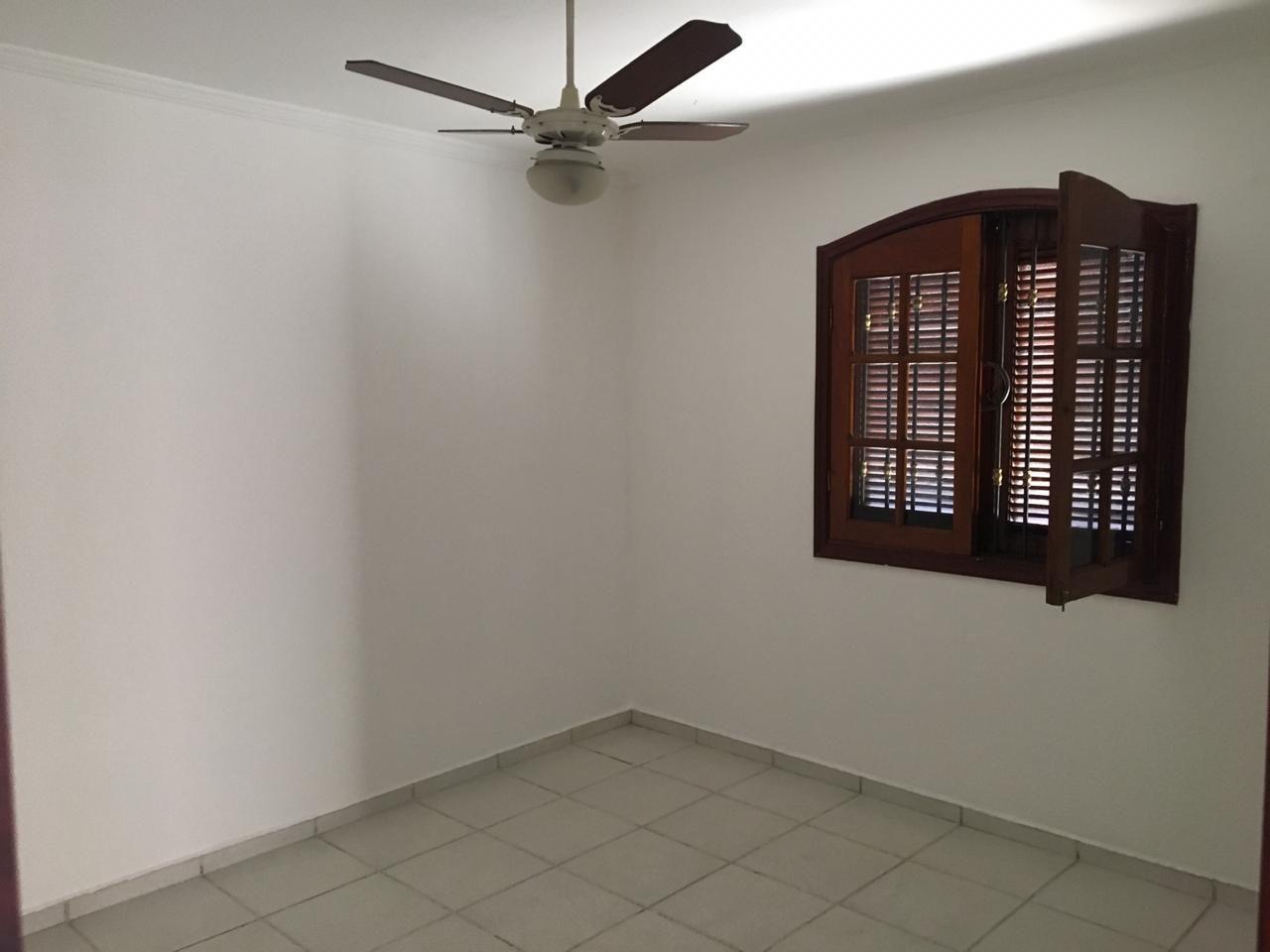 Casa à venda com 2 quartos, 125m² - Foto 2