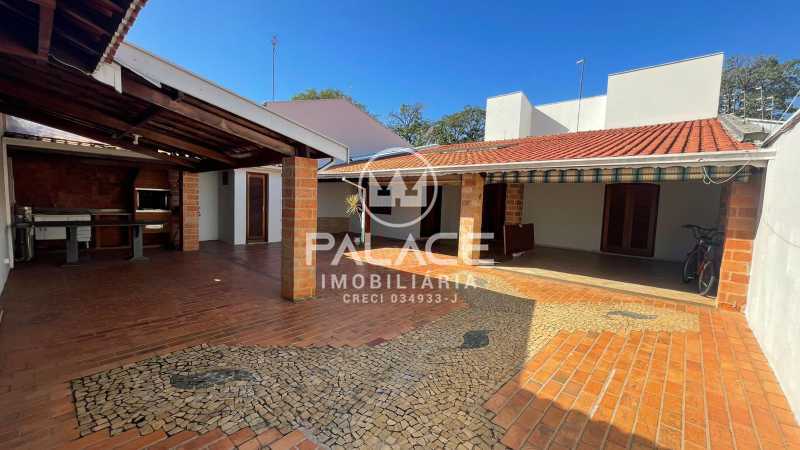 Casa à venda com 2 quartos, 145m² - Foto 1