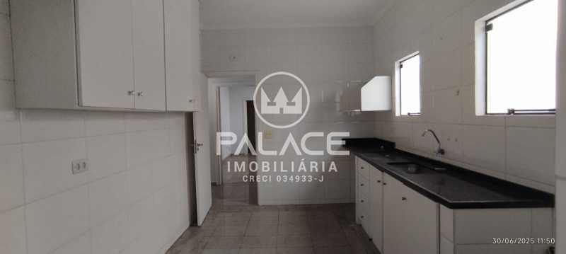 Casa de Condomínio para alugar com 3 quartos, 300m² - Foto 11