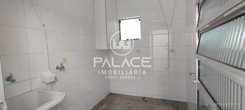 Casa de Condomínio para alugar com 3 quartos, 300m² - Foto 12
