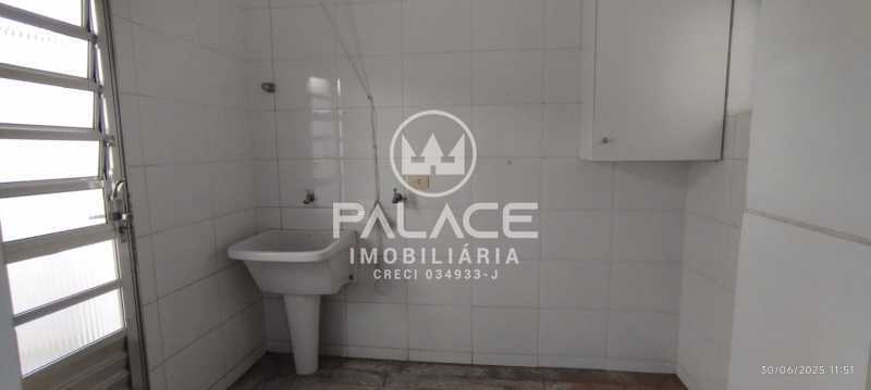 Casa de Condomínio para alugar com 3 quartos, 300m² - Foto 13