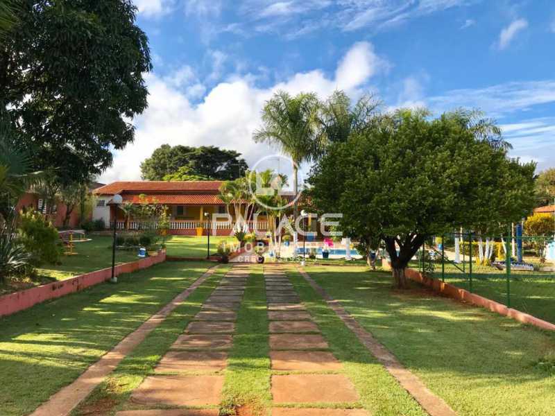 Casa para alugar com 4 quartos, 228m² - Foto 1