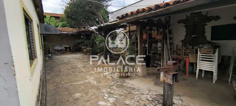 Casa à venda com 2 quartos, 140m² - Foto 1