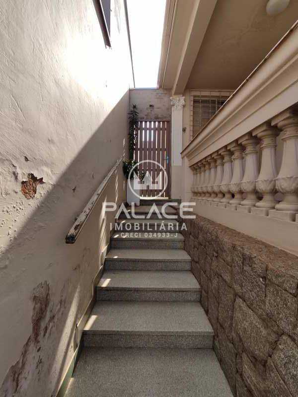 Casa para alugar com 4 quartos, 197m² - Foto 2