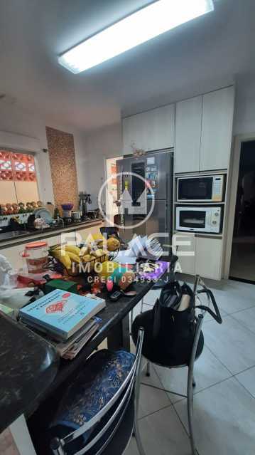 Casa à venda com 2 quartos, 130m² - Foto 14