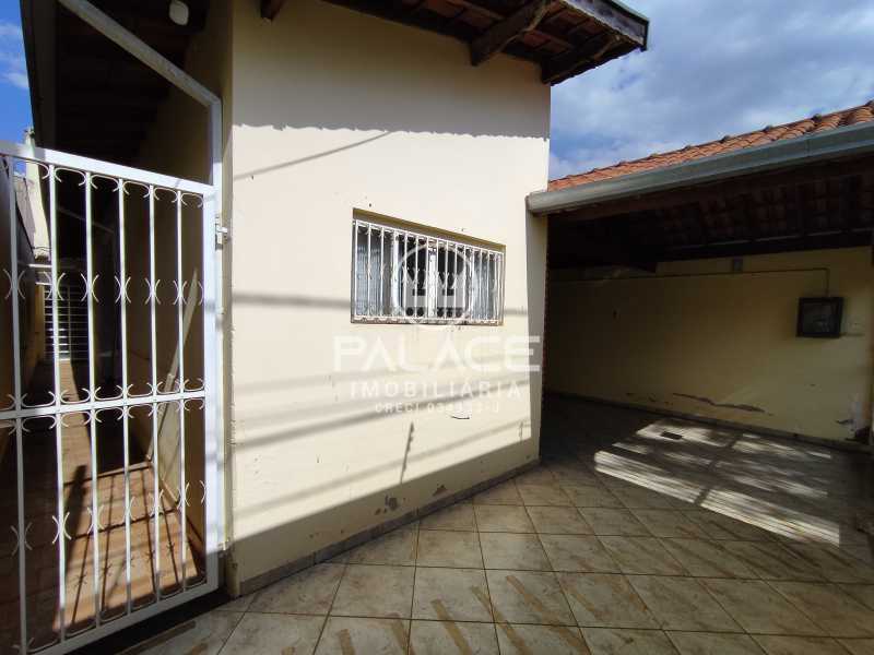 Casa à venda e aluguel com 3 quartos, 128m² - Foto 3
