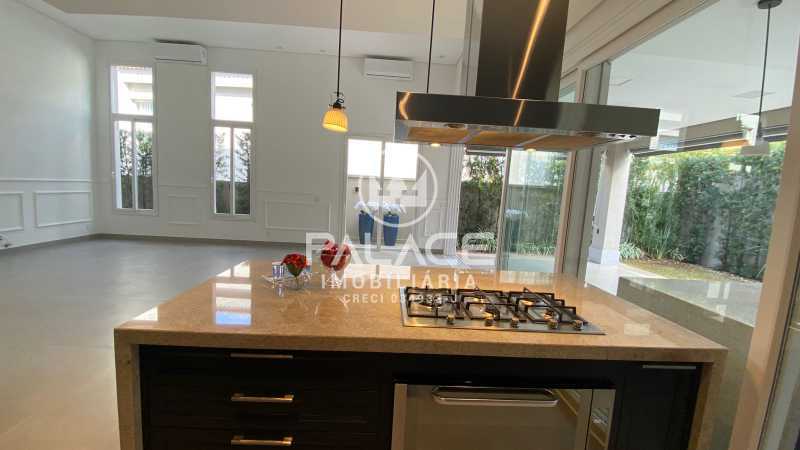 Casa de Condomínio à venda com 3 quartos, 247m² - Foto 2
