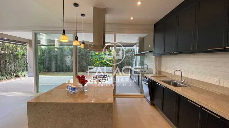 Casa de Condomínio à venda com 3 quartos, 247m² - Foto 1