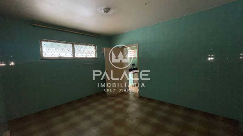 Casa para alugar com 3 quartos, 250m² - Foto 11