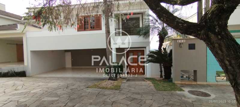 Casa de Condomínio para alugar com 4 quartos, 258m² - Foto 1
