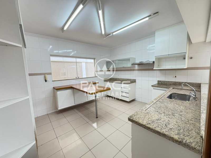 Casa de Condomínio para alugar com 4 quartos, 258m² - Foto 25