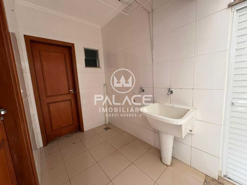 Casa de Condomínio para alugar com 4 quartos, 258m² - Foto 26