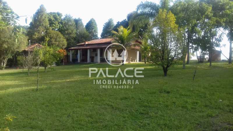 Chácara à venda com 2 quartos, 278m² - Foto 2