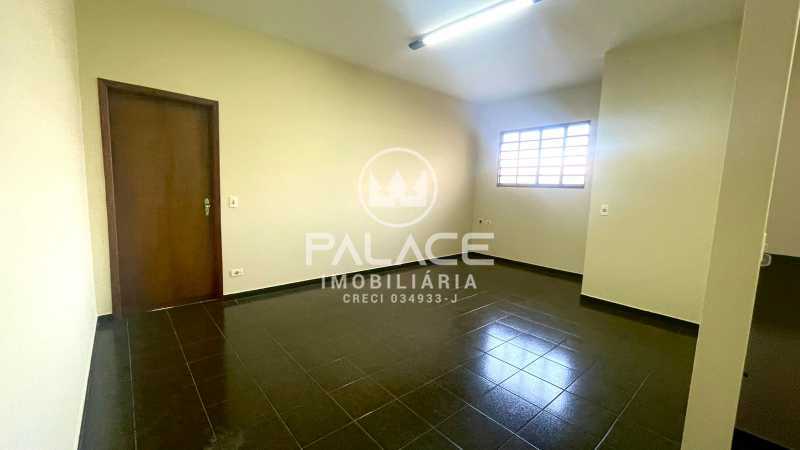 Casa para alugar com 3 quartos, 385m² - Foto 2
