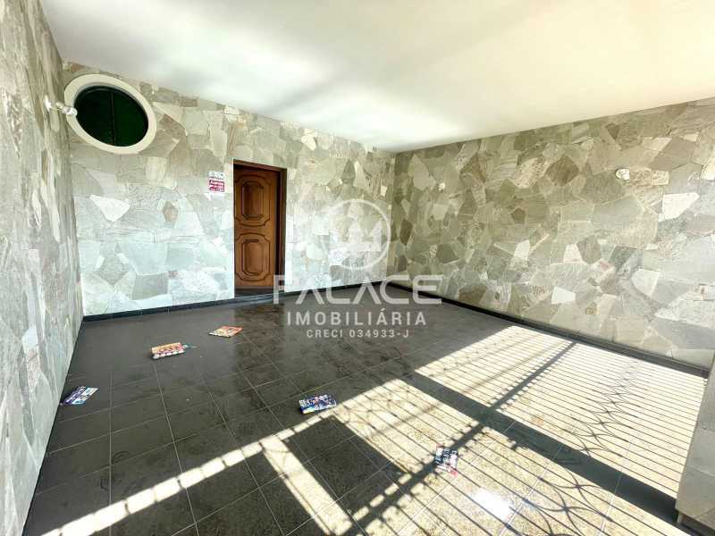 Casa para alugar com 3 quartos, 385m² - Foto 1