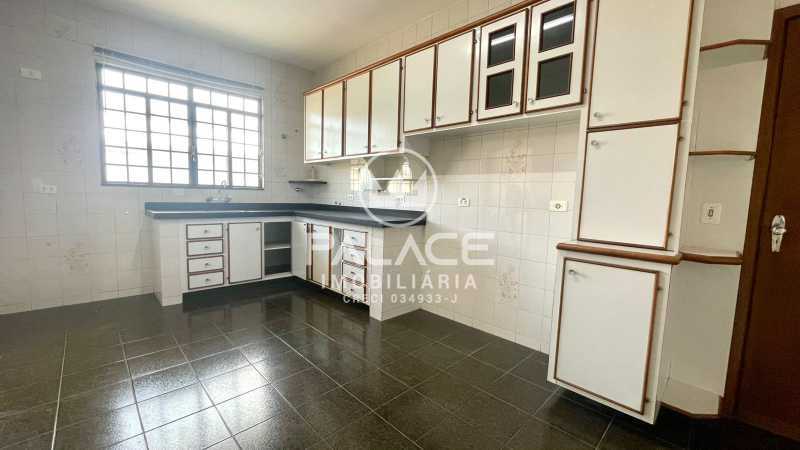 Casa para alugar com 3 quartos, 385m² - Foto 17