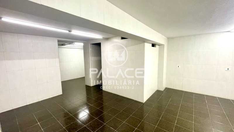 Casa para alugar com 3 quartos, 385m² - Foto 21