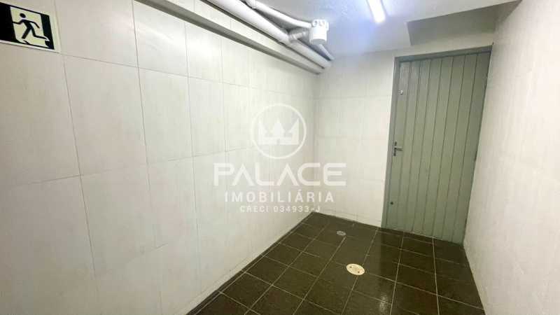 Casa para alugar com 3 quartos, 385m² - Foto 23