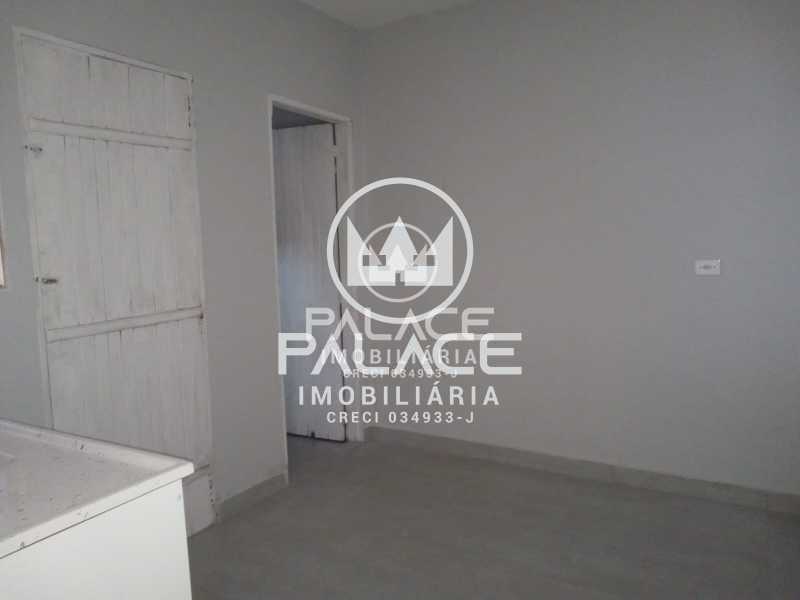 Casa à venda com 2 quartos, 250m² - Foto 2