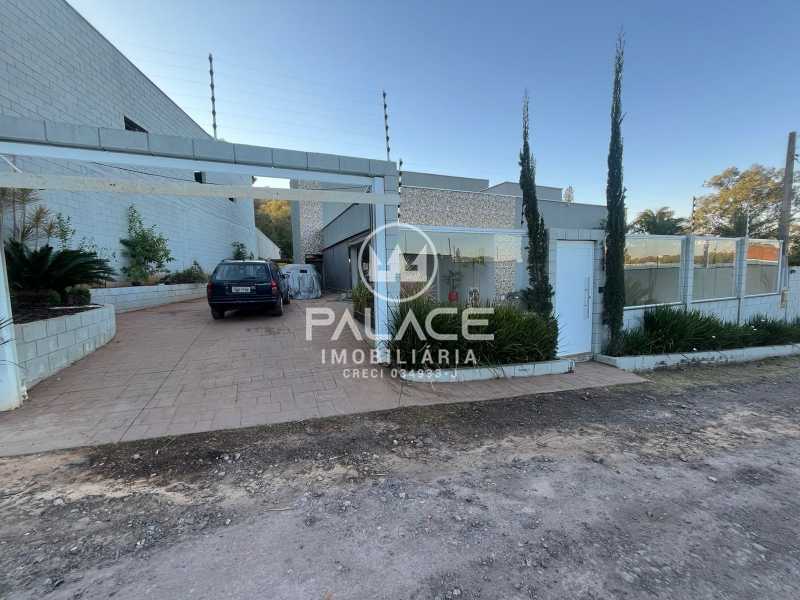 Casa à venda e aluguel com 3 quartos, 300m² - Foto 1